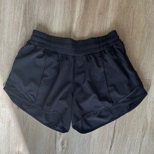 Lululemon black hotty hot shorts 2.5” size 6